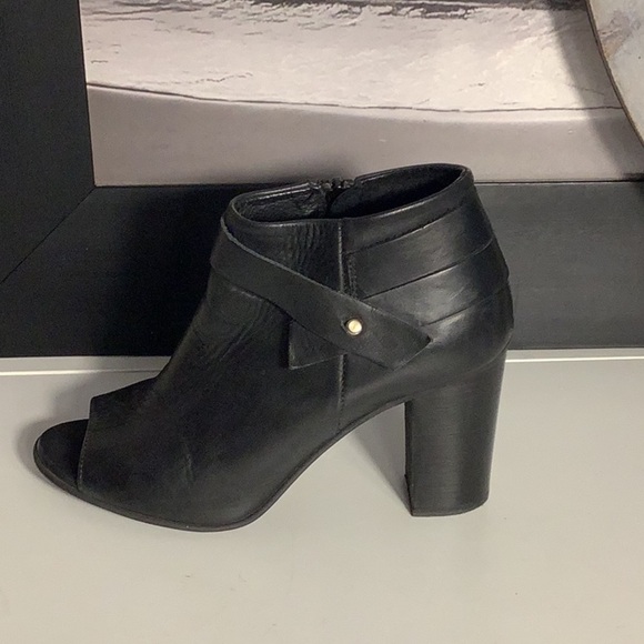 Steve Madden “Now” Black Leather Open Toe High Heel Zip Ankle Bootie Sz 7 - Picture 6 of 12